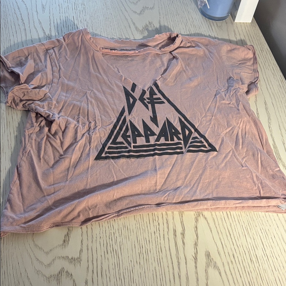 American Eagle Outfitters Pink Graphic Tee